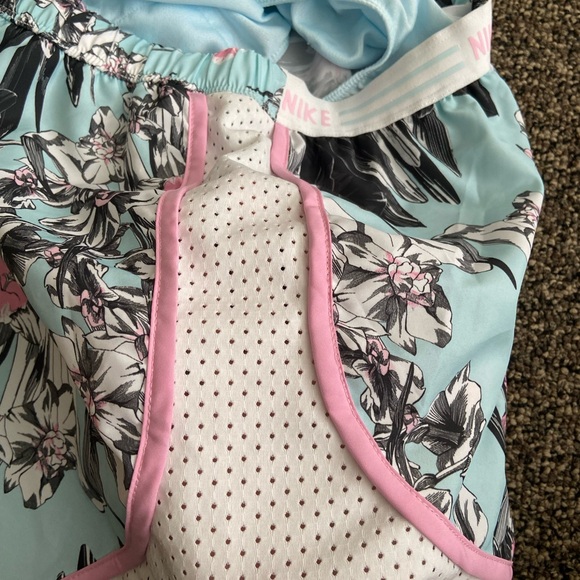 Nike Women's Floral Athletic Shorts - Pink and Black size:XS - Picture 6 of 13